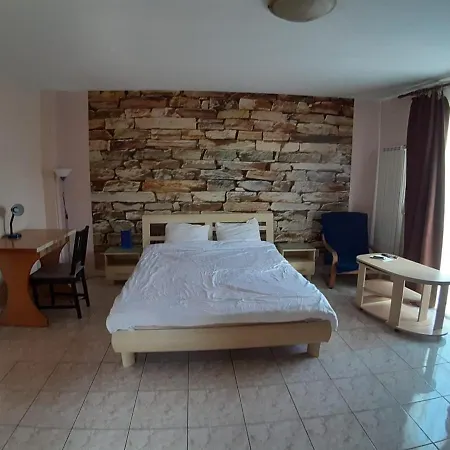 Old Town New Spacious * Bükreş